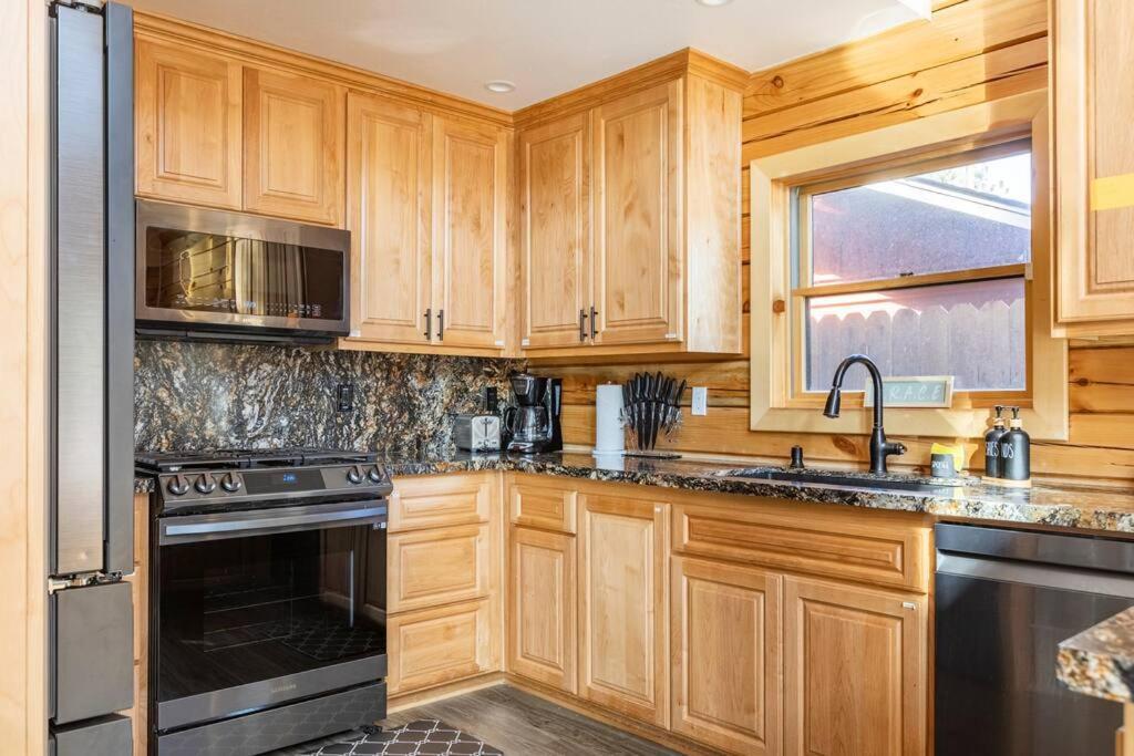 Modern Family Cabin Mins To Lake, Slopes & Hikes Биг-Бэар-Сити Экстерьер фото