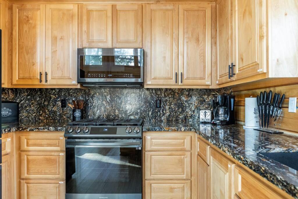 Modern Family Cabin Mins To Lake, Slopes & Hikes Биг-Бэар-Сити Экстерьер фото